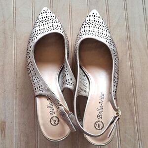 NEW Bella Vita Pointy Sling Back Kitten Heel Metallic Cutout Perforated Pumps